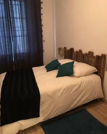 Petite La Real